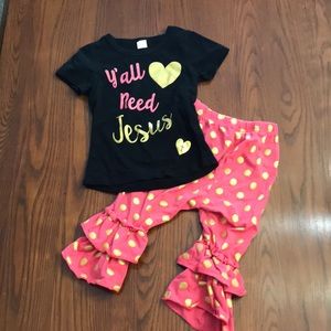 Boutique set
Size 12-18 months